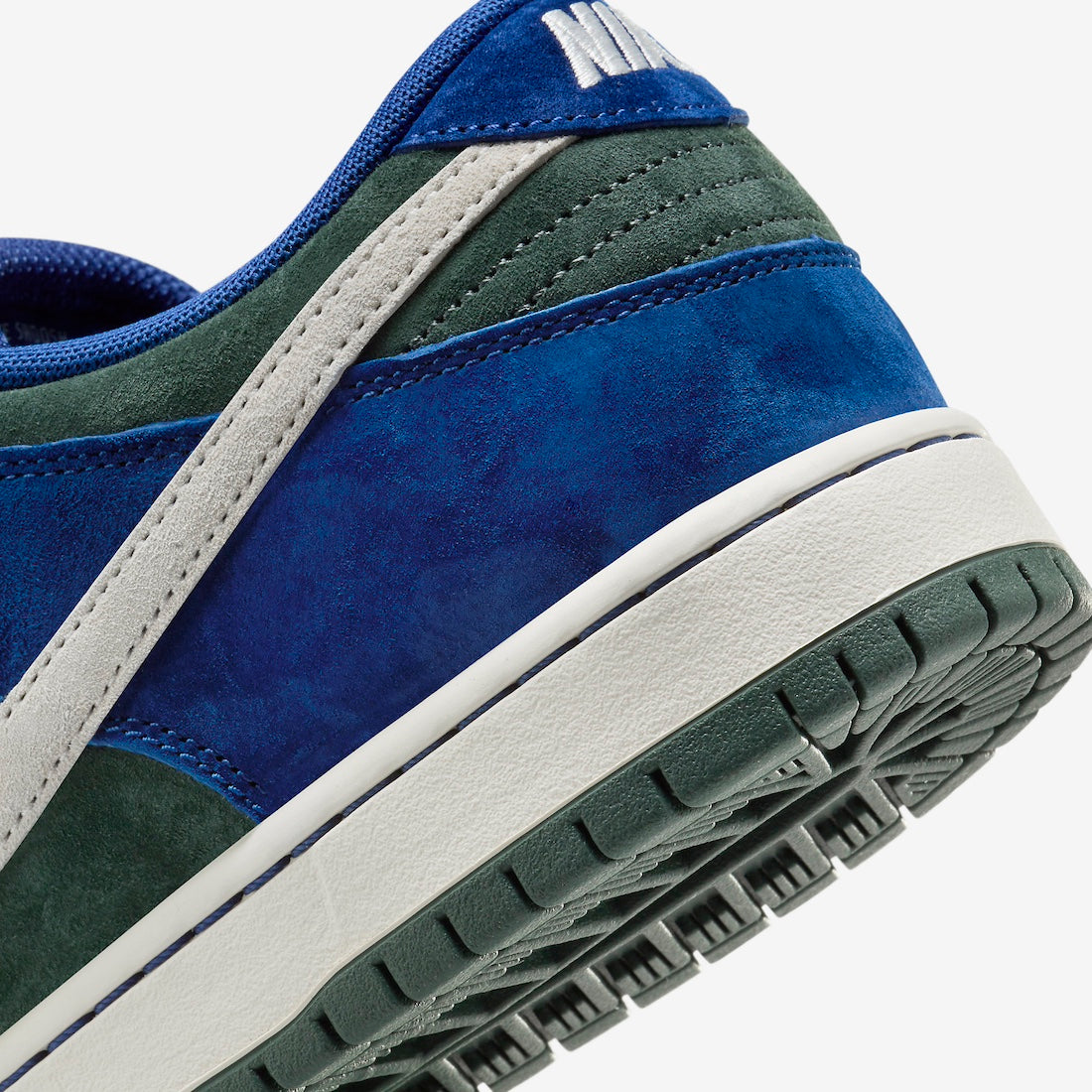 Nike SB Dunk Low Pro Deep Royal Blue - HF3704 400